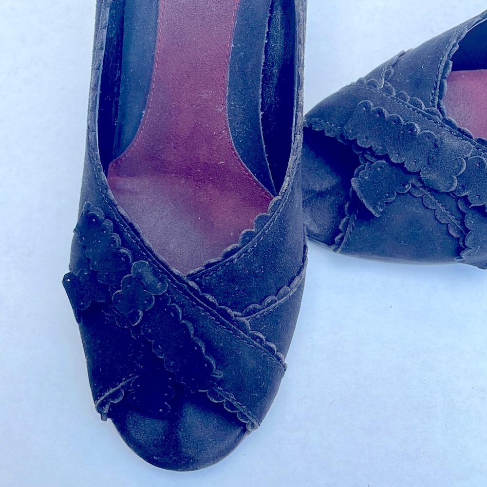 Aerosoles 5 1/2 suede heel